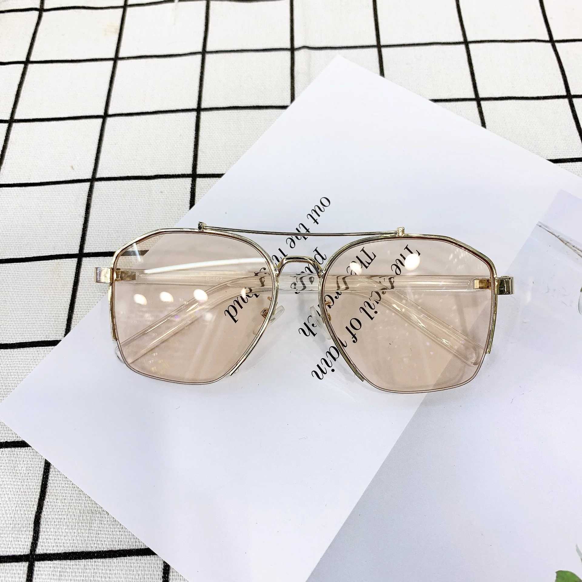Sunglasses mens New childrens and Sunglasses womens comfort UV 400 Sunglasses anti UV box decorative glasses B102