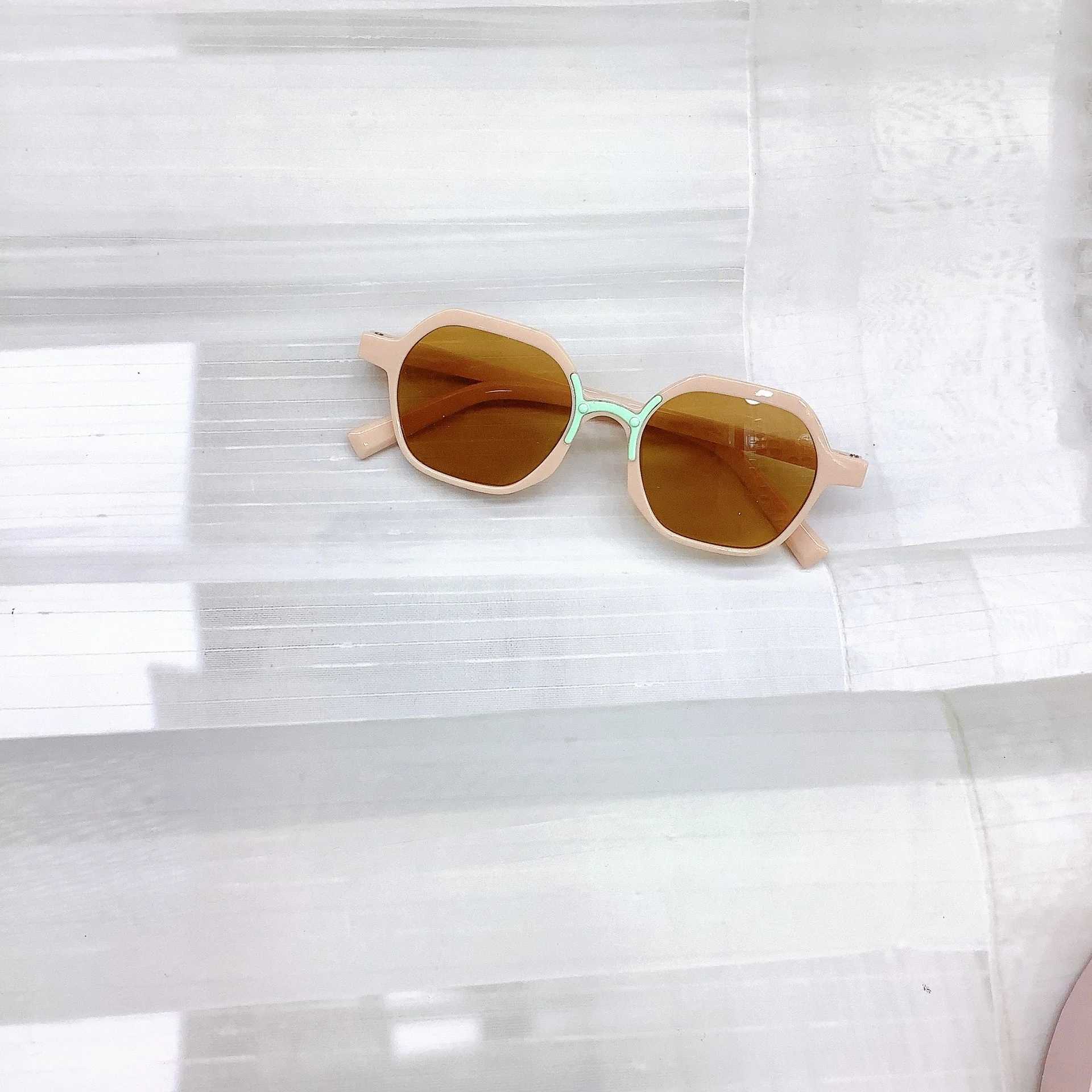 Sunglasses Childrens sunglasses New fashion childrens sunglasses UV resistant street photo wear baby glasses