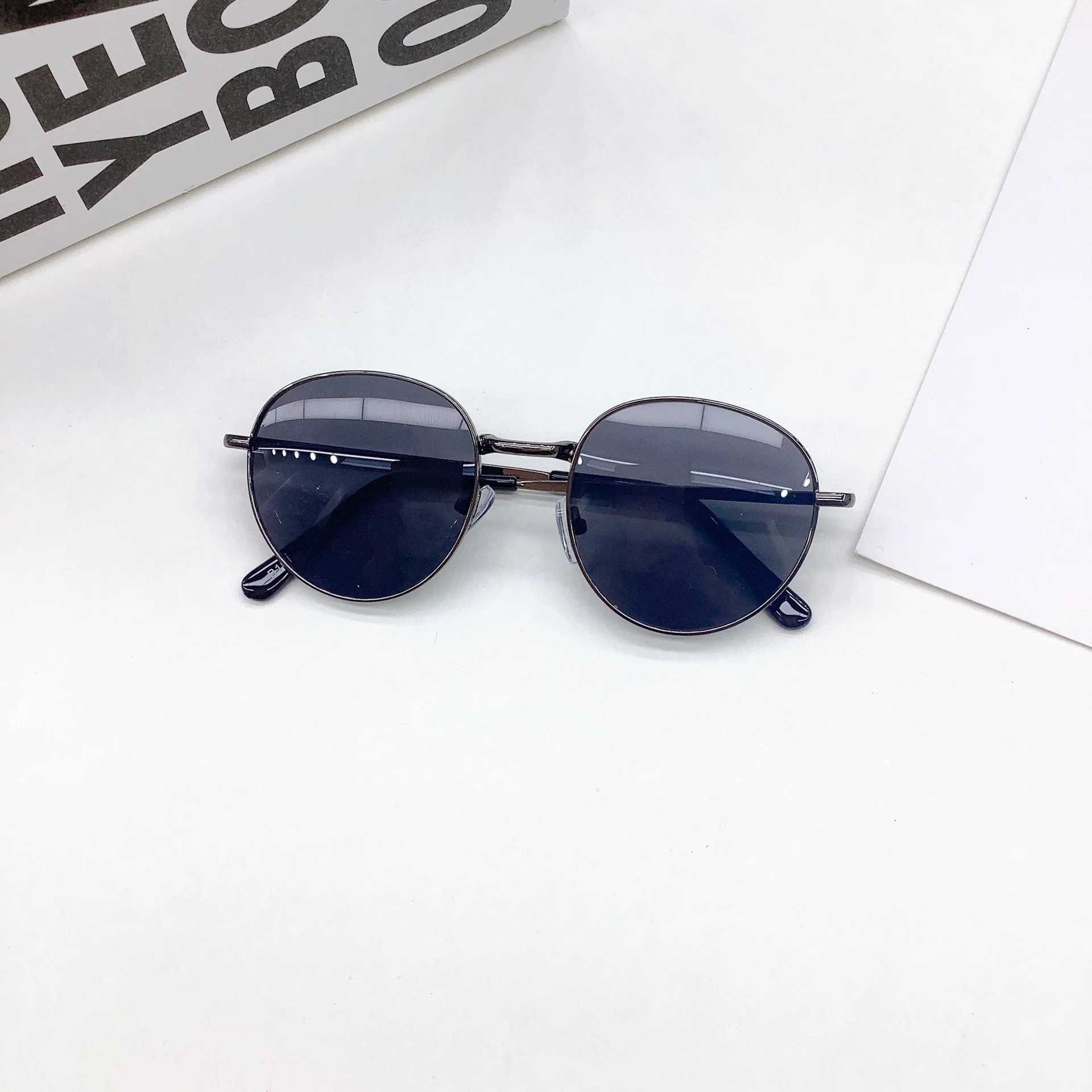Sunglasses version of fashionable childrens sunglasses metal frame baby sunshade sunglasses for travel new UV resistant eye