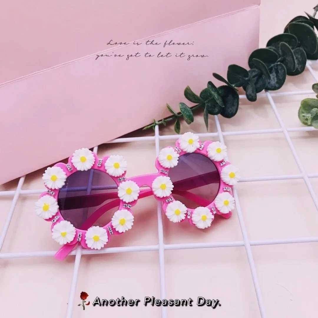 Sunglasses style sunflower Daisy Sunglasses New childrens personality stick flower glasses travel street take concave shape Sunglasses