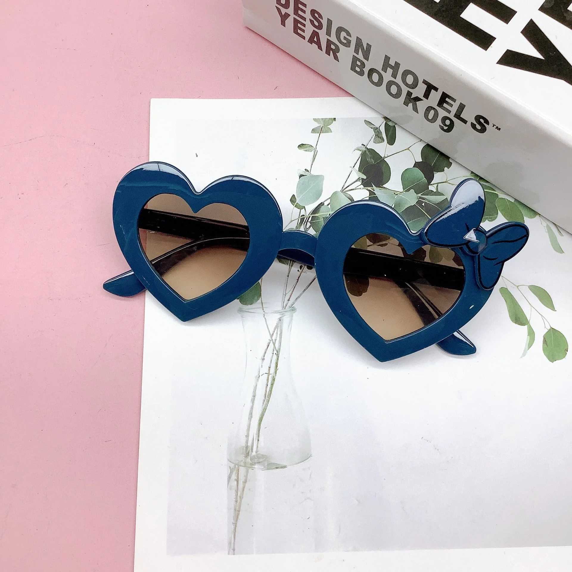 Sunglasses Fashionable new childrens sunglasses Love bow Baby sun protection UV protection Childrens sunglasses