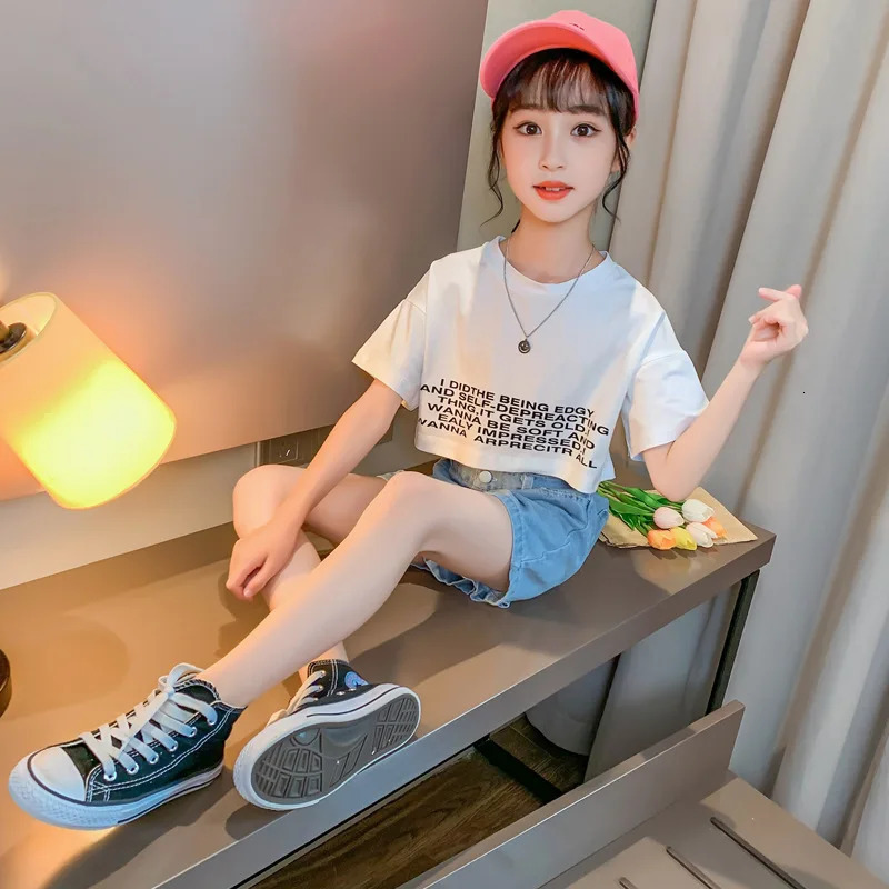 Summer Kids Girls Clothes Set Teen Girl Crop Tops T-shirt Denim shorts 2pcs Girl Outfits Baby Girls Clothing 4 7 10 to 12 year 240715