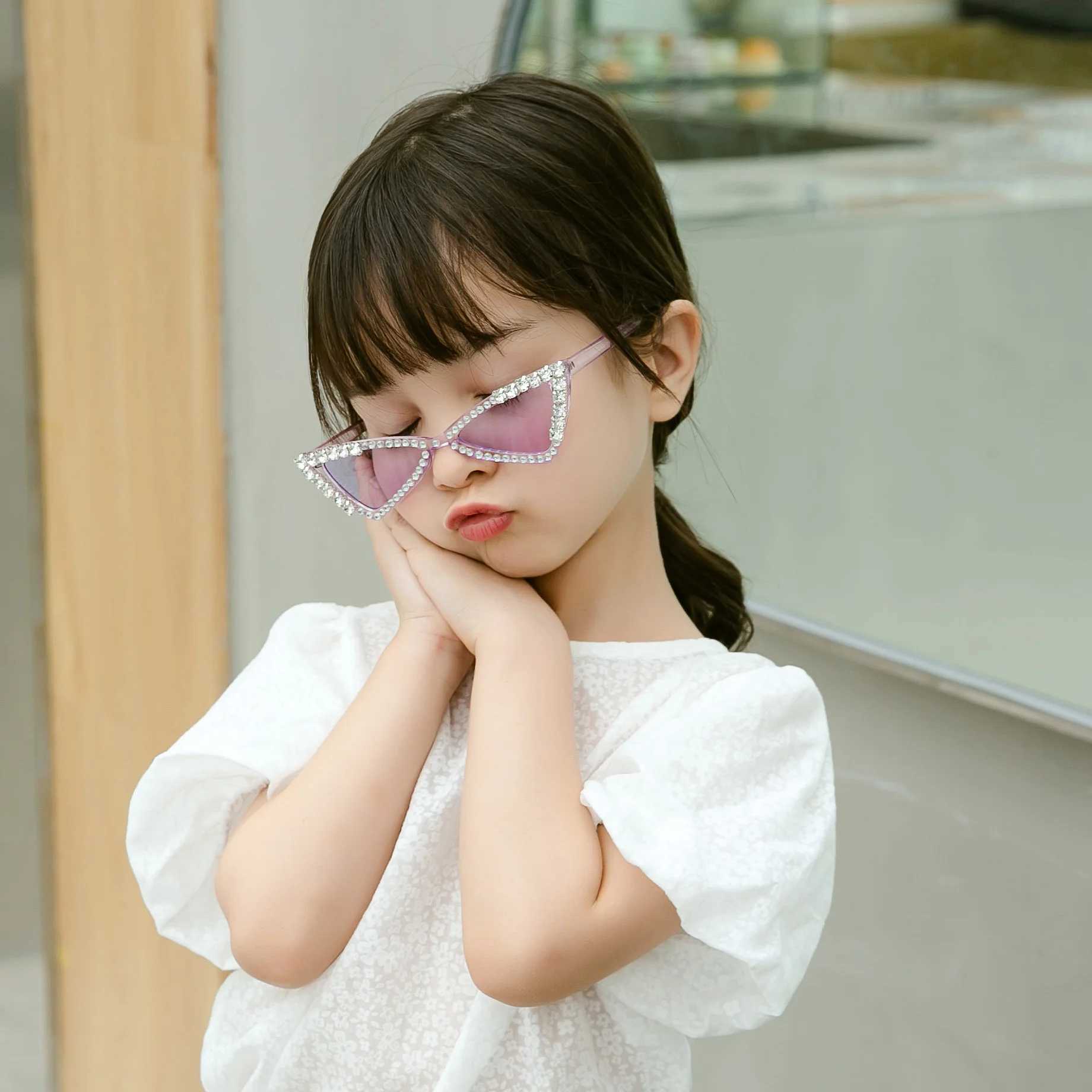 Sunglasses New childrens triangle frame drilling Sunglasses anti ultraviolet personality fashion street shooting glasses