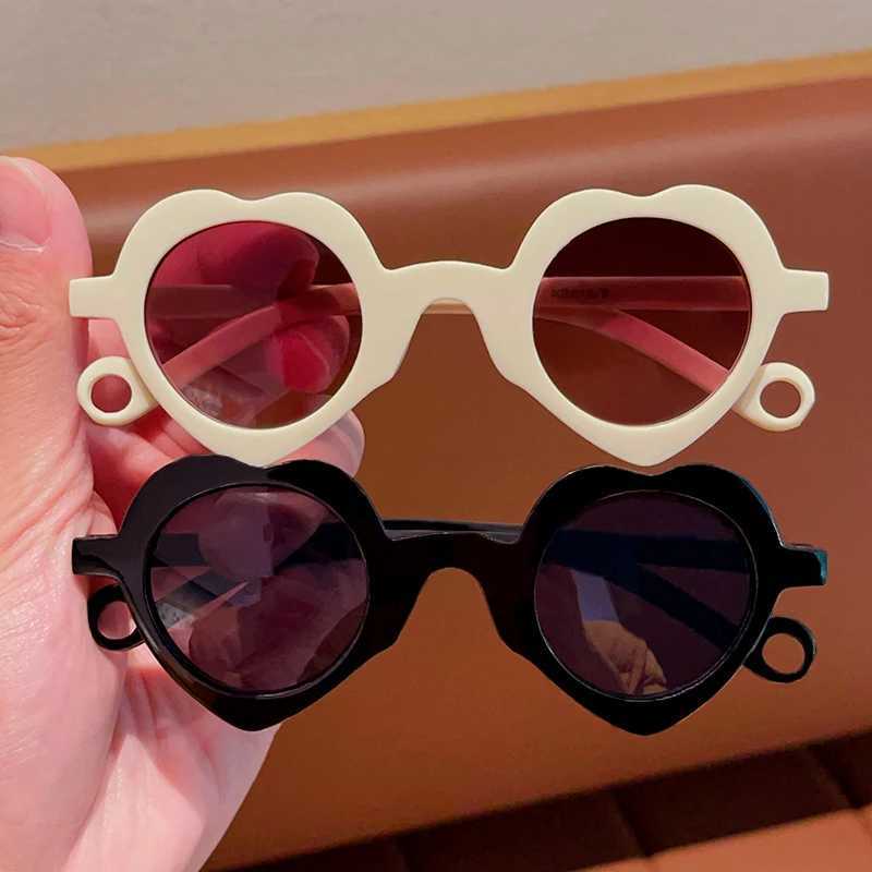 Sunglasses 2024 New Children Fashion Heart Shaped Hollow Sunglasses UV400 Girls Boys Cute Outdoor Sun Protection Sunglasses Kid Sun Glasses