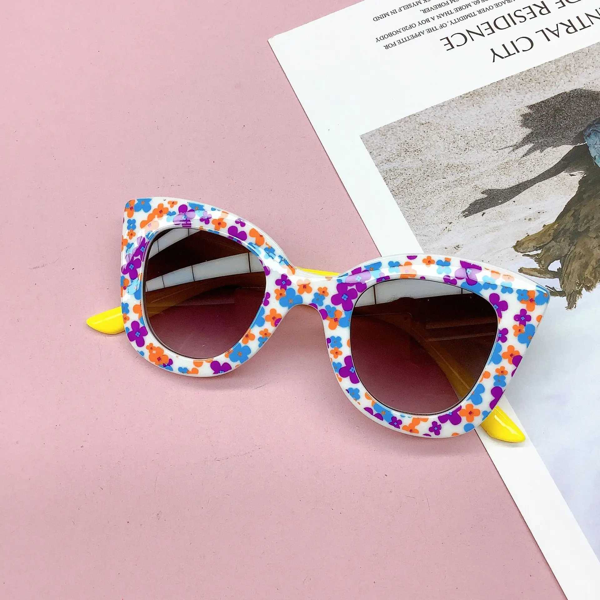 Sunglasses 3PCS New Fashionable Cat Eye Childrens Sunglasses Personalized Frame Printed Girl Cute Decoration Versatile Sunshade Mirror