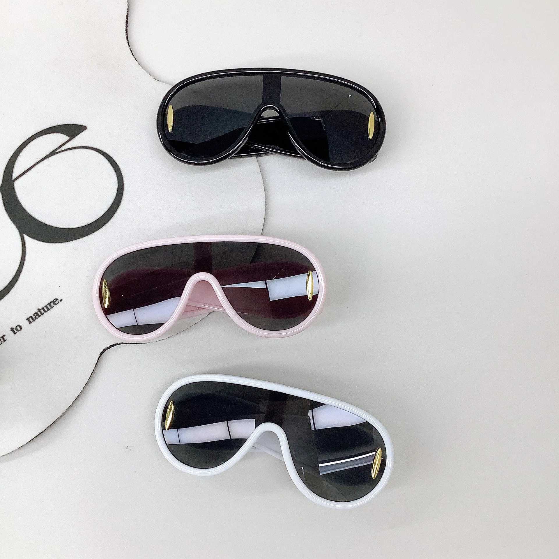 Sunglasses New Childrens SunglaSSeS With UV Protection Beach BaBy SunglaSSeS Boys And Girls ConCave Shaped Glasses Trendy