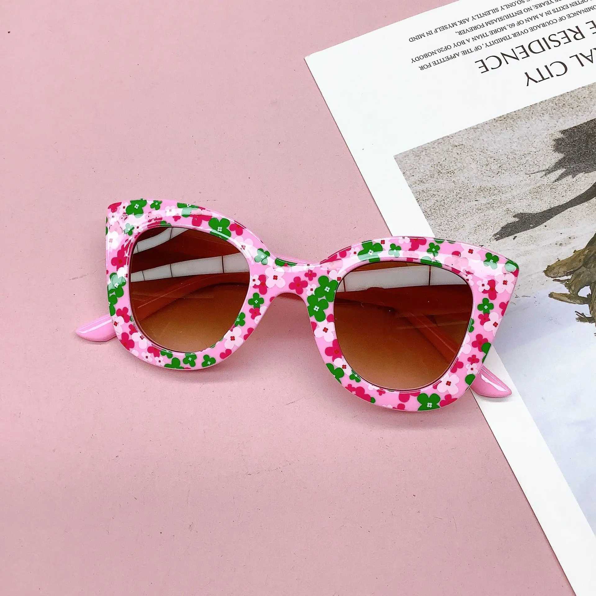 Sunglasses 3PCS New Fashionable Cat Eye Childrens Sunglasses Personalized Frame Printed Girl Cute Decoration Versatile Sunshade Mirror