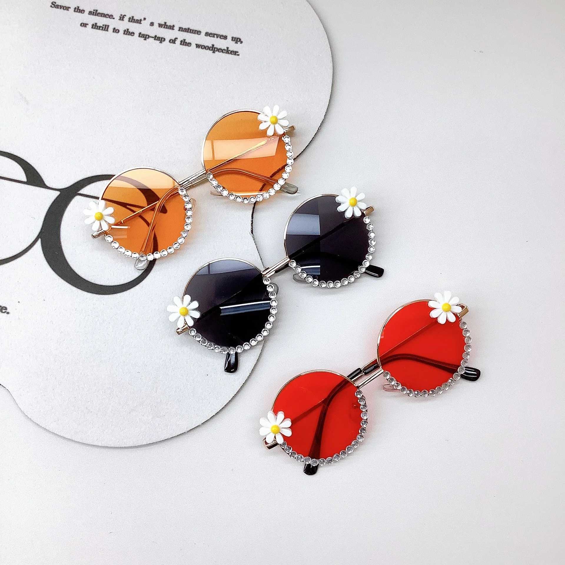 Sunglasses Childrens round frame adhesive flower travel UV resistant wear style for boys and girls Korean inset sunglasses