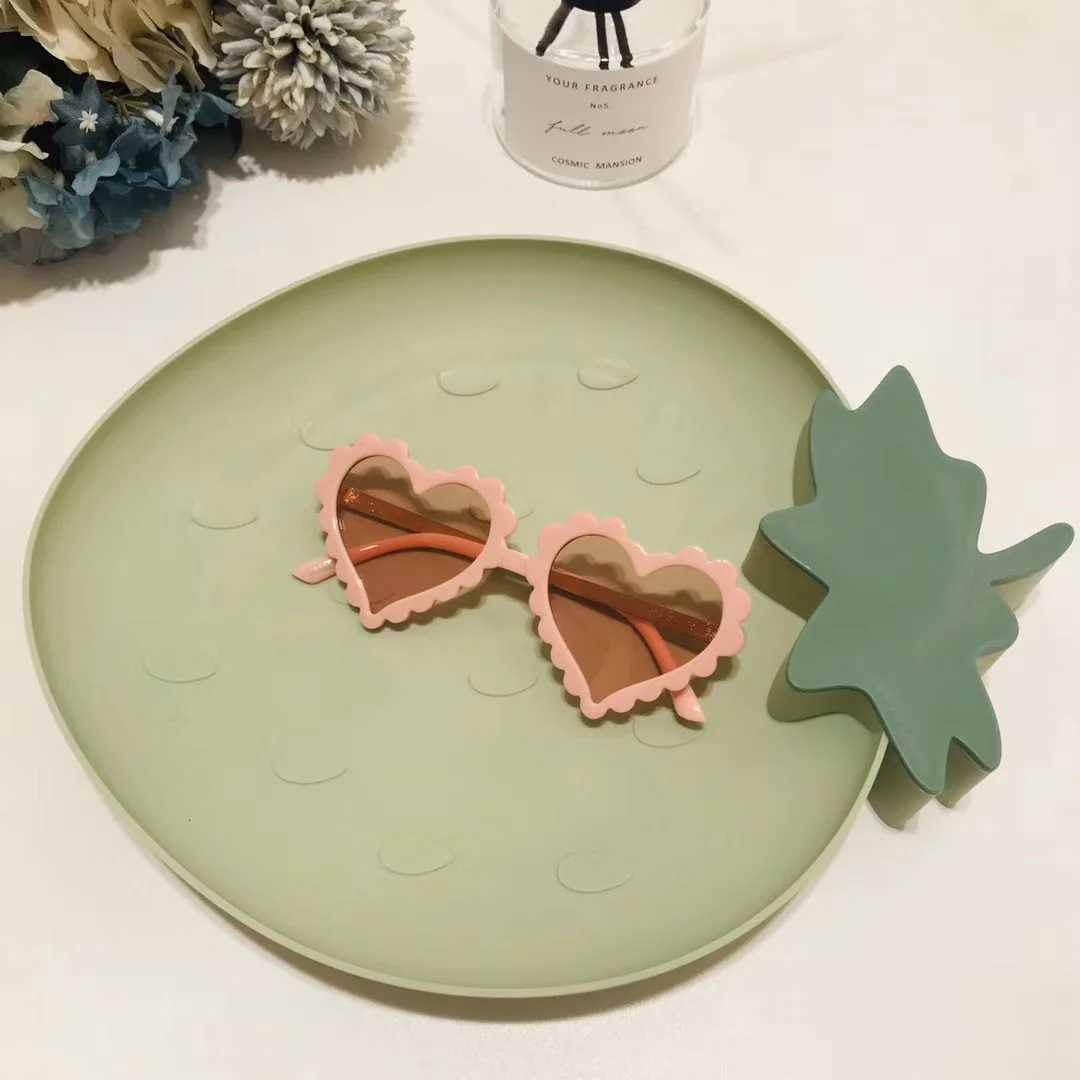 Sunglasses edge wave New plastic heart-shaped glasses 2033 fashion childrens personality baby sun visor UV400 Sunglasses