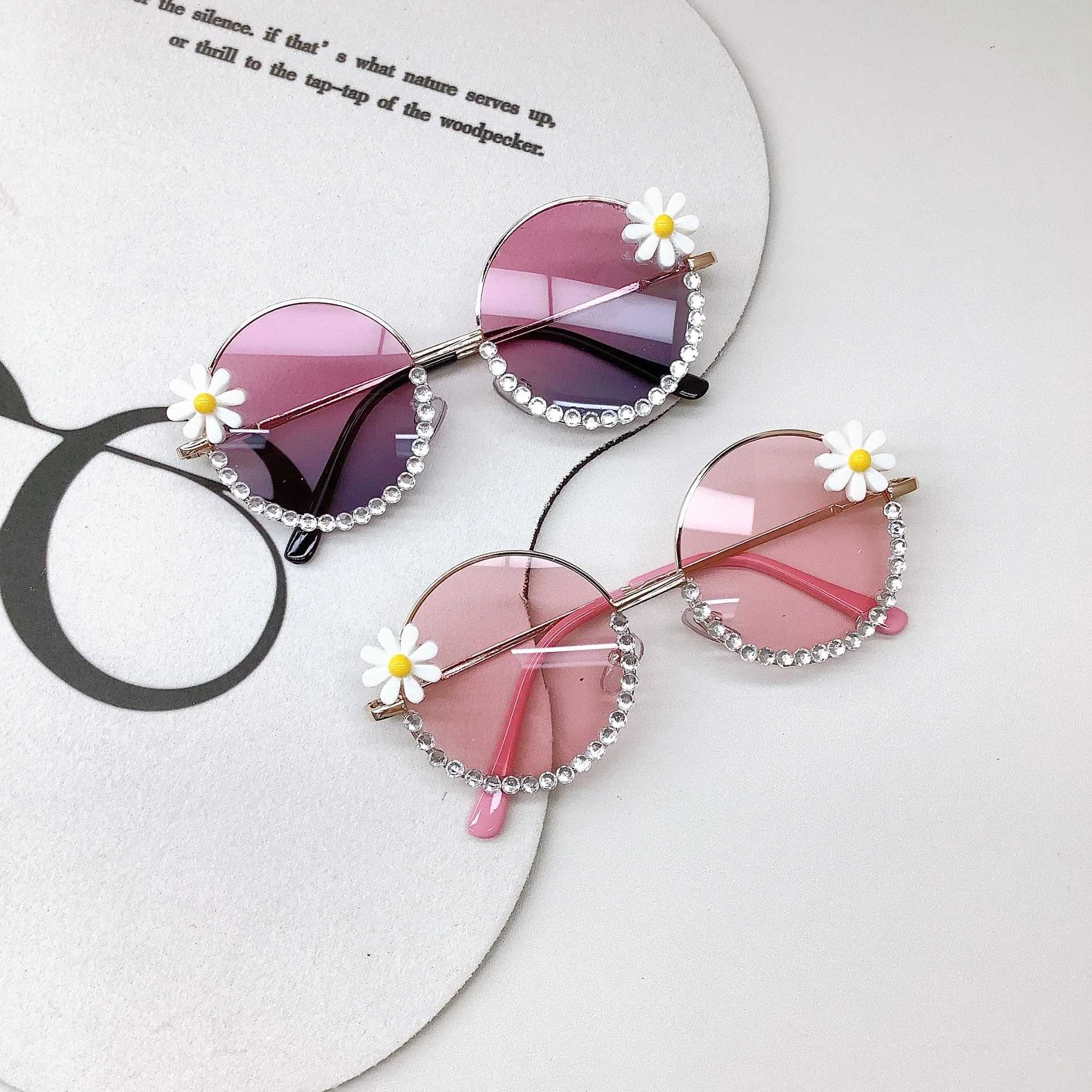 Sunglasses Childrens round frame adhesive flower travel UV resistant wear style for boys and girls Korean inset sunglasses