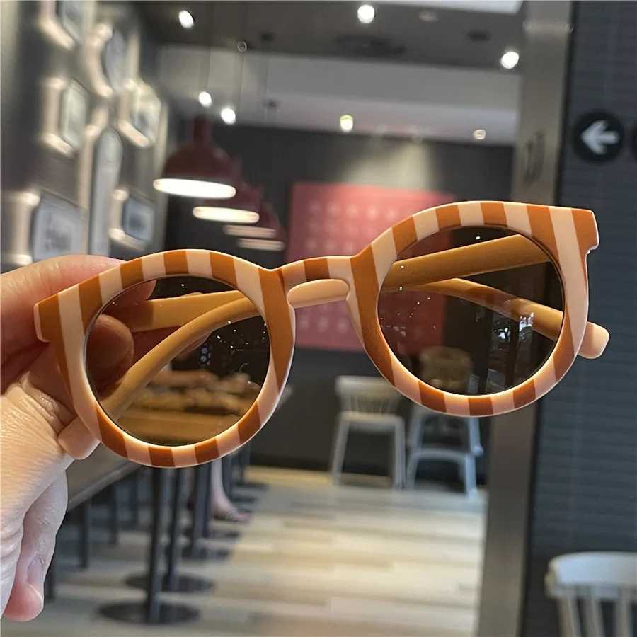 Sunglasses Fashionable and personalized speckled grid childrens sunglasses checkerboard pattern childrens sunglasses boys sunglasses