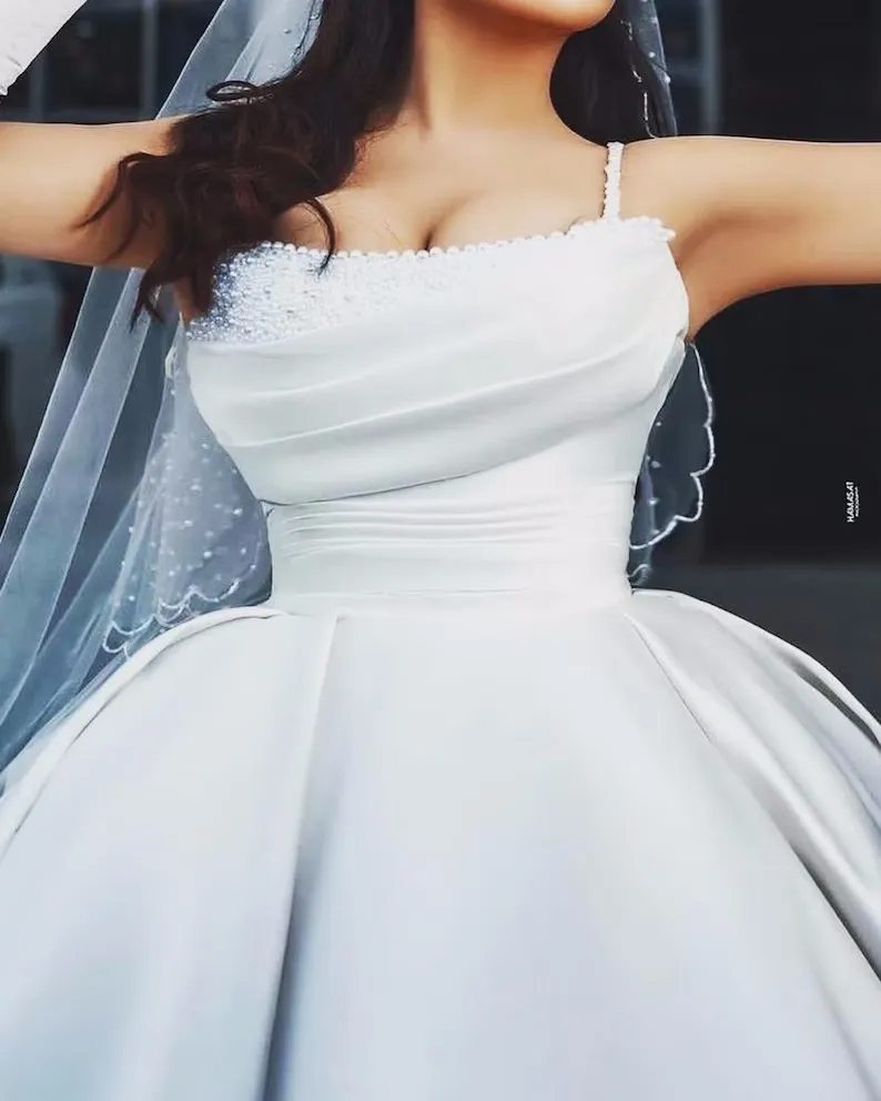 Saudi Arabia Dubai Satin Ball Gown Wedding Dresses Pearls Beaded Spaghetti Straps White Simple Bridal Gowns Court Train Sleeveless Vestido De Novia