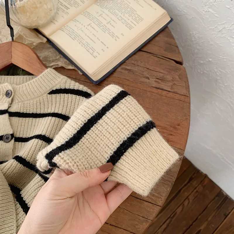 Pullover Childrens clothing Knitted cardigan Spring and Autumn Boys loose 2024 baby sweater Striped Korean style long sleeved shirt y240717