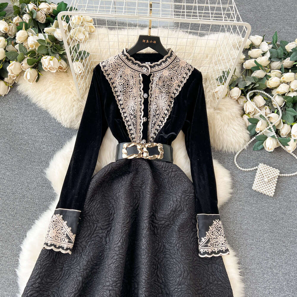 French Palace Style Heavy Industry Embroidered Velvet Sleeved Design with Fake Two Piece Long Flare Dress Temperament Sexy Pregnant Womens Dress Lace 