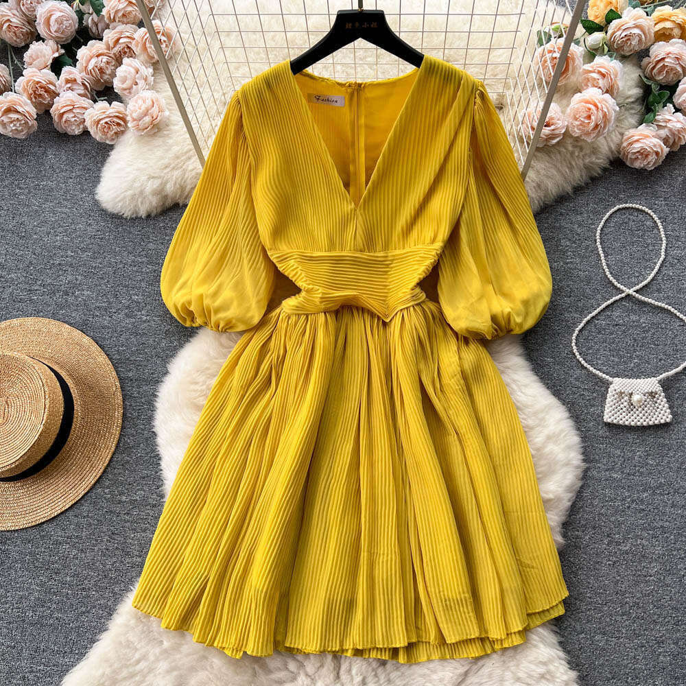 Wind V-neck Dress, Womens Summer French High-end Feeling, Light Luxury, Niche Lantern Sleeve Pleated Waist Cinched Midi Skirt Temperament High Waist D