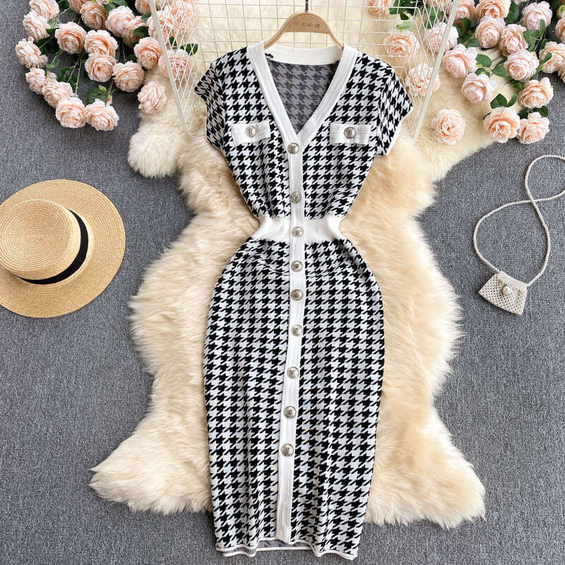 Qianniao Grid Knitted Dress with Waist Cinching, Summer New Style Temperament, V-neck Breasted Slim Fit, Mid Length, Hip Hugging Skirt Bifurcated BOHO