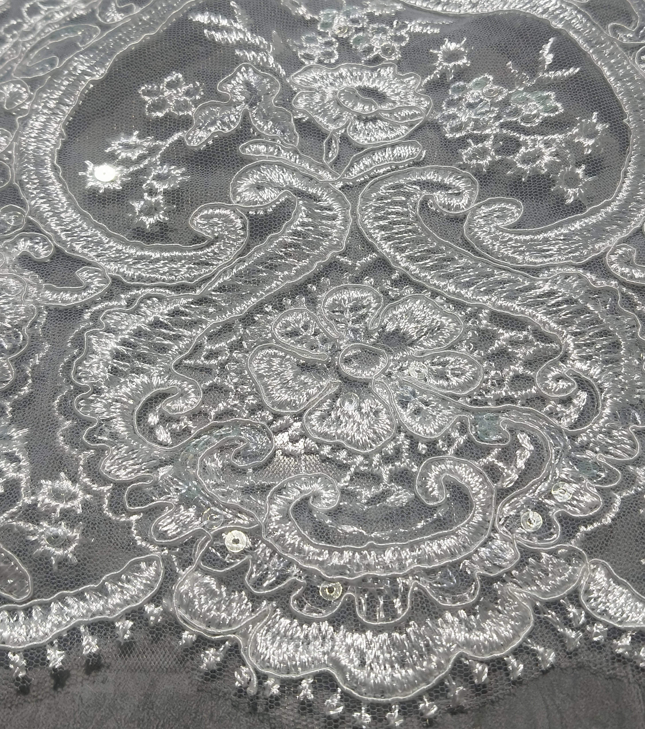 Gorgeous Wedding Veil Appliques Lace Embroidery Long Royal Bridal Veil Cathedral Special Cut with Comb Veil 3M White Ivory Wedding Accessories