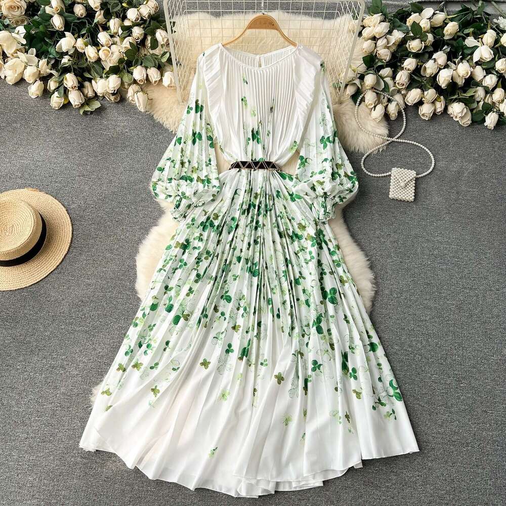 Gongyan Style Floral Dress, Womens Pleated Waist Cinched Lantern Sleeve Design, Feeling Niche, Light Luxury, Super Immortal Large Swing Skirt SKINNY D