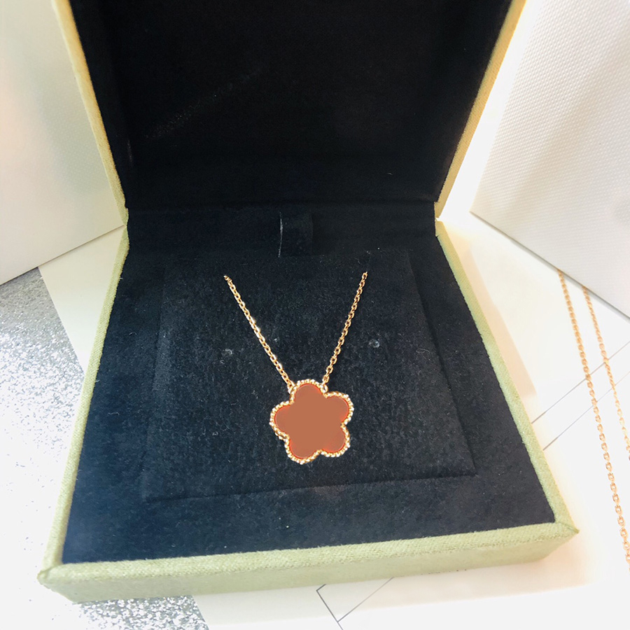 Womens Designer Necklace Pendant Necklaces Classic Jewelry for Women Fritillaria Clover Flowers Design Sister Gift Elegant Wedding Jewelry Whale Accessories