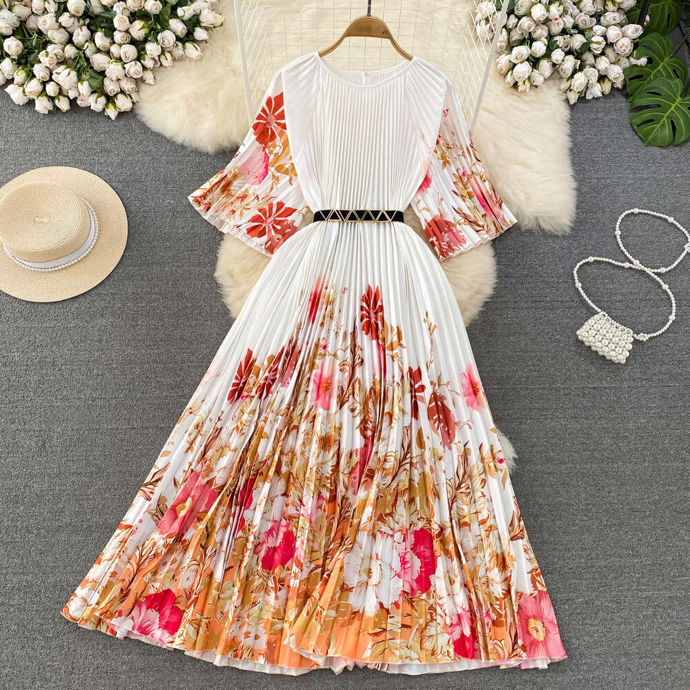 High End, Light Luxury, and Temperament. A Quarter Sleeved Round Neck with A Waist Cinched A-line Pleated Print Dress. Elegant Large Hem Long Skirt