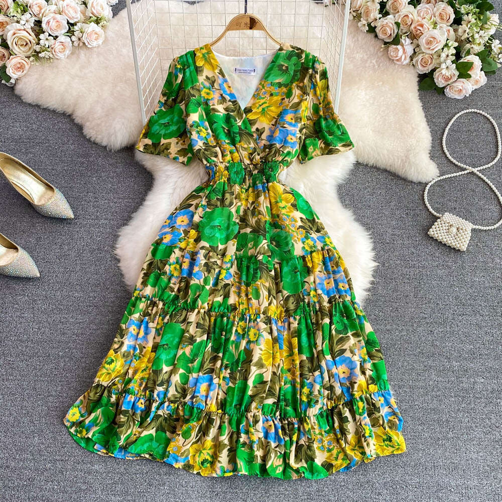 2023 Summer New V-neck Romantic Fragmented Flower A-line and Elegant Style, Slim Waist, Large Swing Long Dress Temperament Novelty Loose Short High Wa