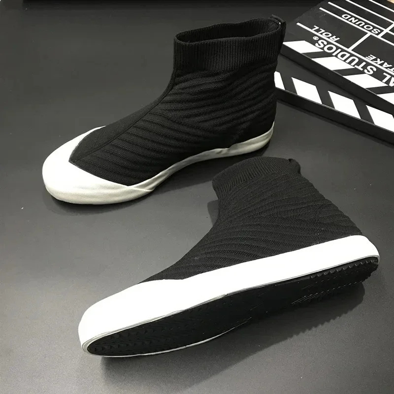 Spring and summer trend shoes mens personalized casual sports shoes fashionable and breathable mesh mens sports shoes black sliding cool flat shoes 24