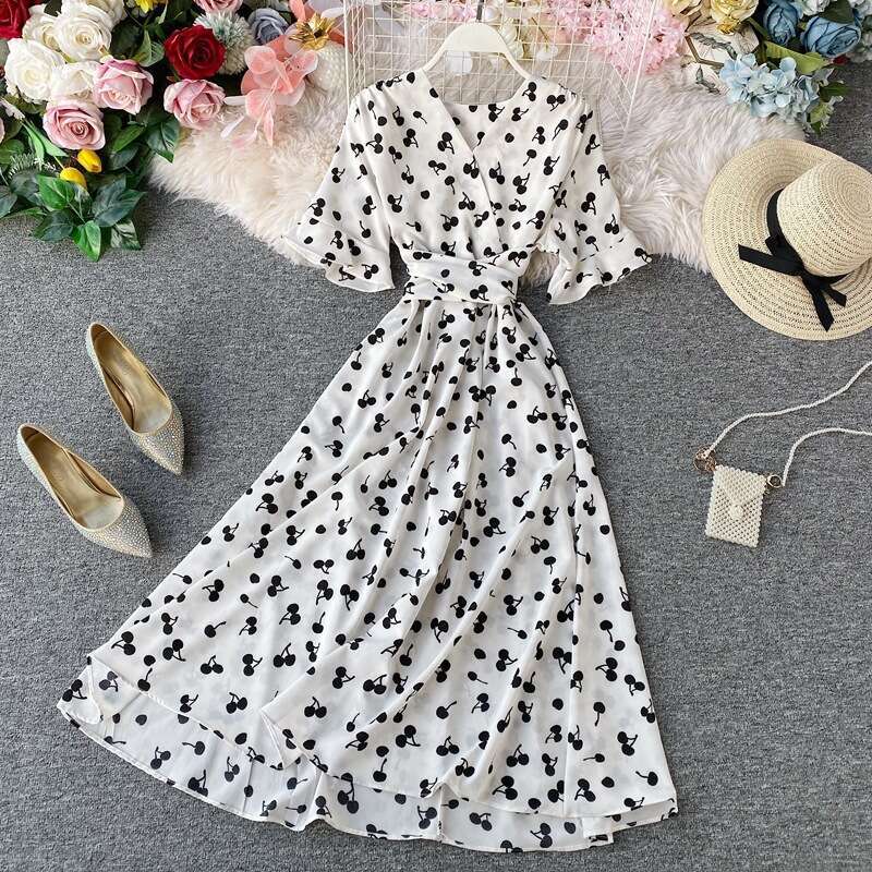 French V-neck Dress Short Sleeved Xia Ins Super Hot Lace Waist Up Seaside Vacation Beach Over Knee Large Swing Long Skirt High Waist Dress