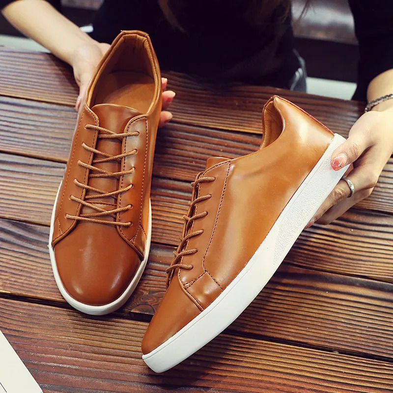 Mens casual sports shoes anti slip leather mens platform shoes embossed autumn fashion shoes mens flat shoes 240715