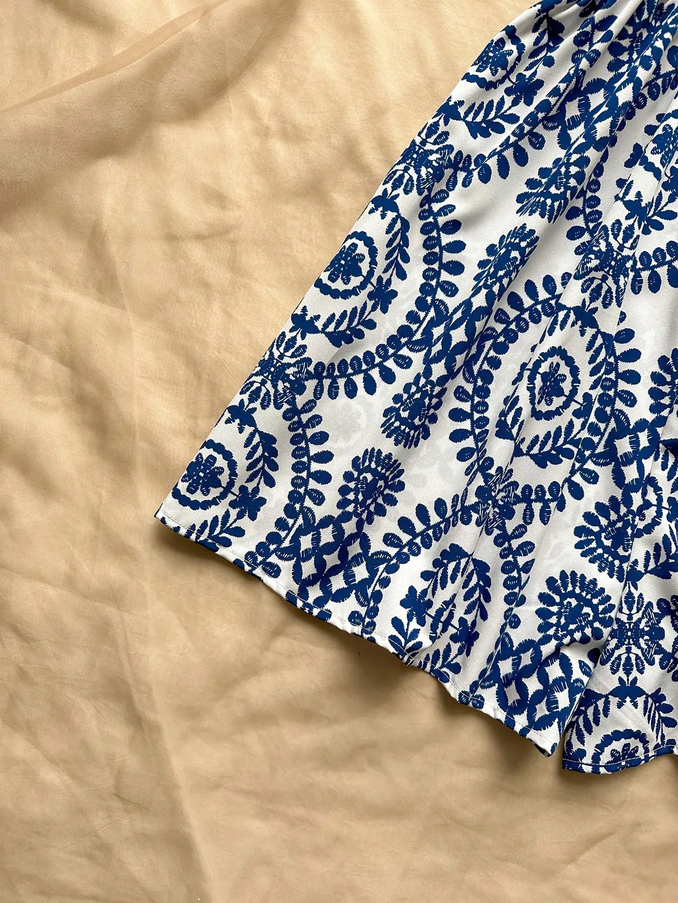 Romantic Leisure Vacay Blue White Printed Floral Romper With Cinched Waist Perfect For Casual And Vacation Womens dress 240715