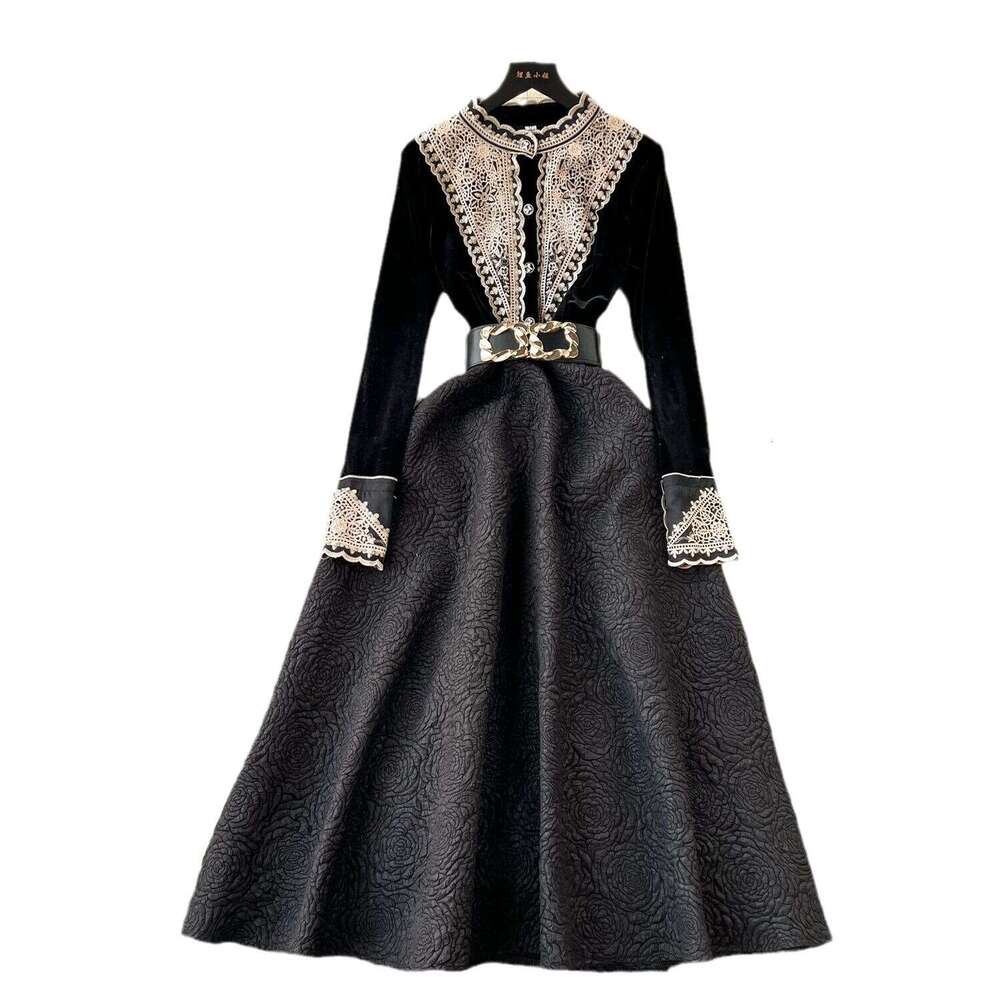 French Palace Style Heavy Industry Embroidered Velvet Sleeved Design with Fake Two Piece Long Flare Dress Temperament Sexy Pregnant Womens Dress Lace 