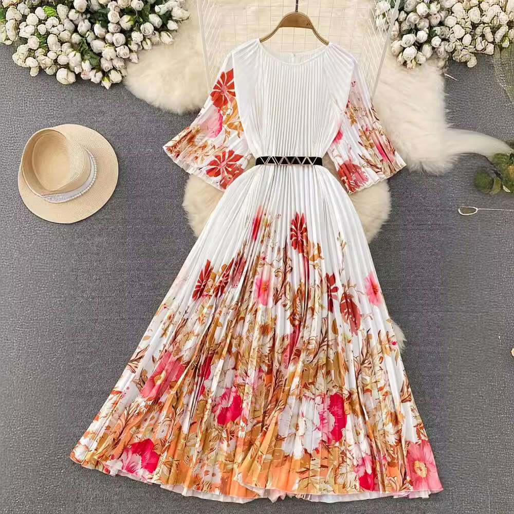 High End, Light Luxury, and Temperament. A Quarter Sleeved Round Neck with A Waist Cinched A-line Pleated Print Dress. Elegant Large Hem Long Skirt