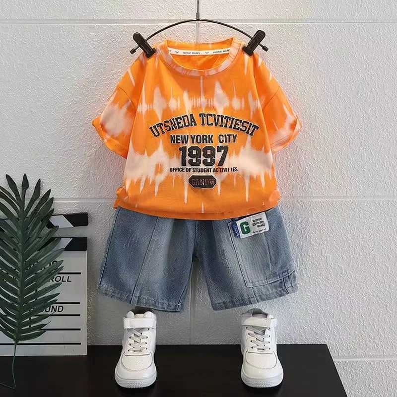 Clothing Sets Boys Short sleeved Set Summer 2024 New Childrens Fashionable Baby Summer Dress Little Boy Casual Sports Two Piece Set