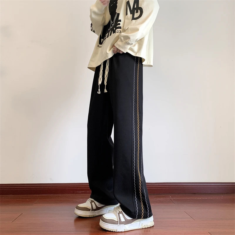 Mens Casual Pants Trendy Loose Wide Leg Pants Side Wave College Style Sports Sweatpants Elastic Waist Man Trousers 240708