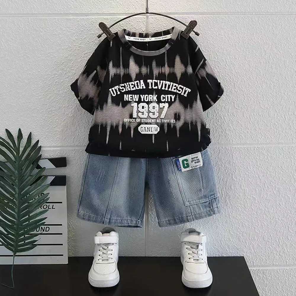Clothing Sets Boys Short sleeved Set Summer 2024 New Childrens Fashionable Baby Summer Dress Little Boy Casual Sports Two Piece Set