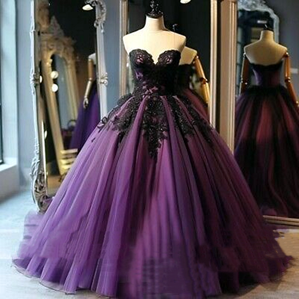 Strapless Purple Tulle A-Line Gothic Wedding Dresses With Black Lace Appliques Sleeveless Floor Length Vintage Bridal Gowns Lace-Up corset Back