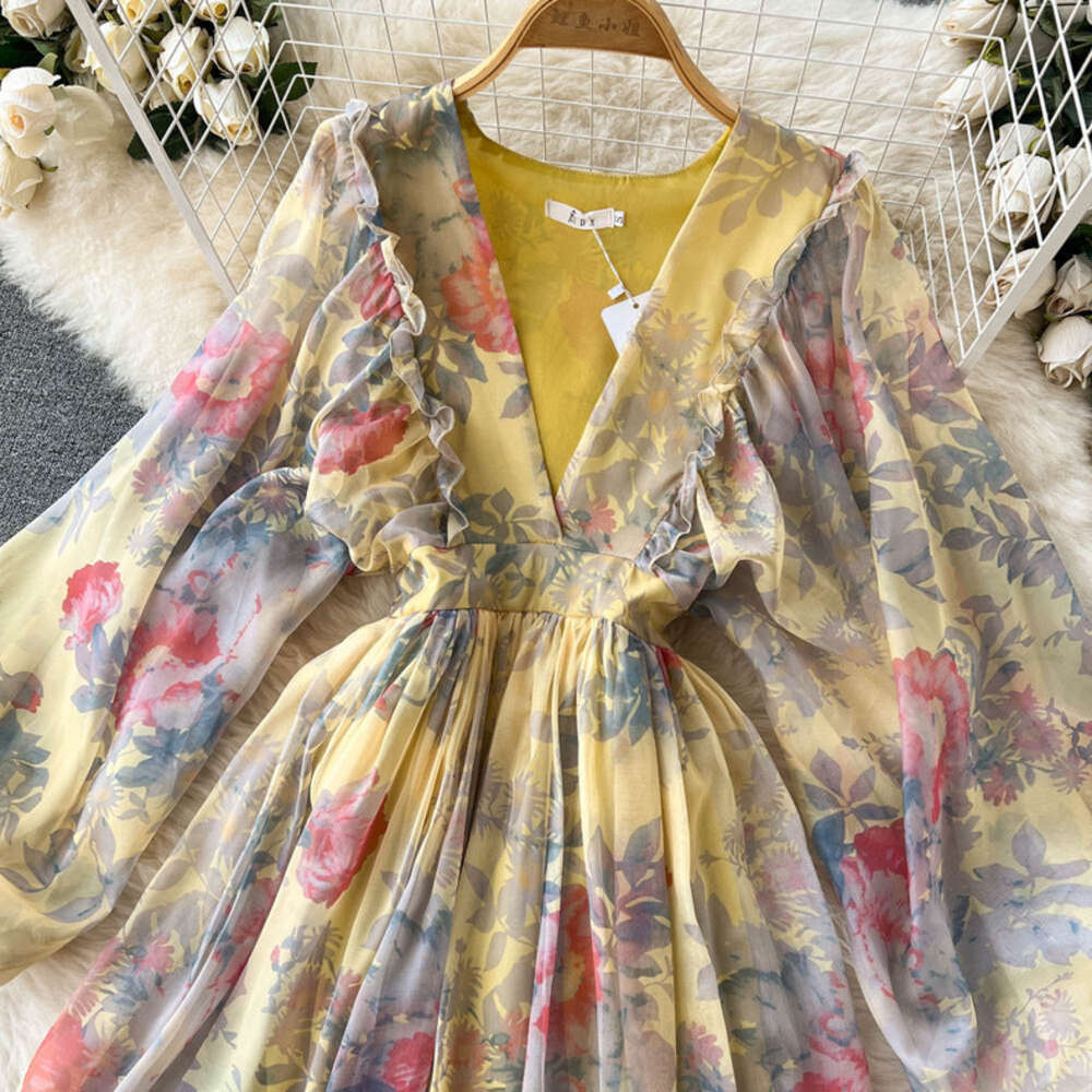Vacation Style Deep V Lantern Sleeve Pleated Long Skirt in Early Spring Style, New Tea Break French Oil Painting Dress Waist Temperament SKINNY DRESS 