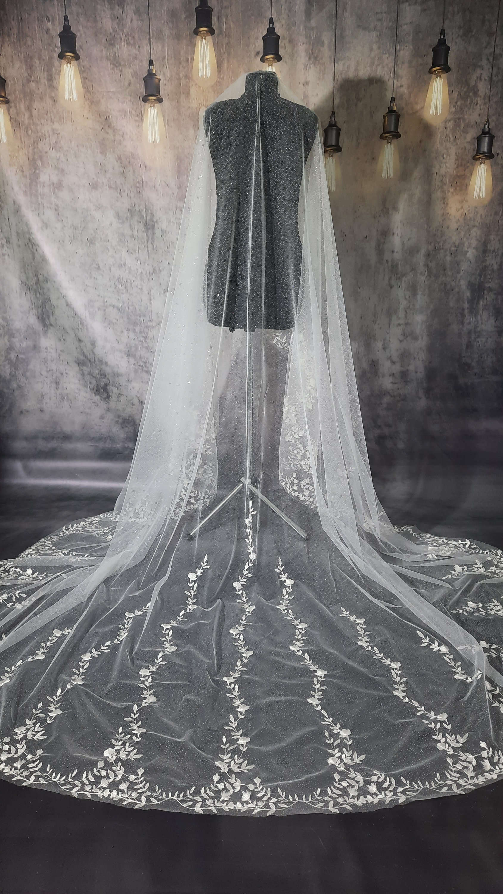 Sparkly Wedding Veil Appliques Appliques Long Royal Bridal Veil Shiny Special Cut with Comb Veil 3M White Ivory Wedding Accessories