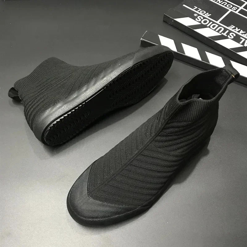 Spring and summer trend shoes mens personalized casual sports shoes fashionable and breathable mesh mens sports shoes black sliding cool flat shoes 24