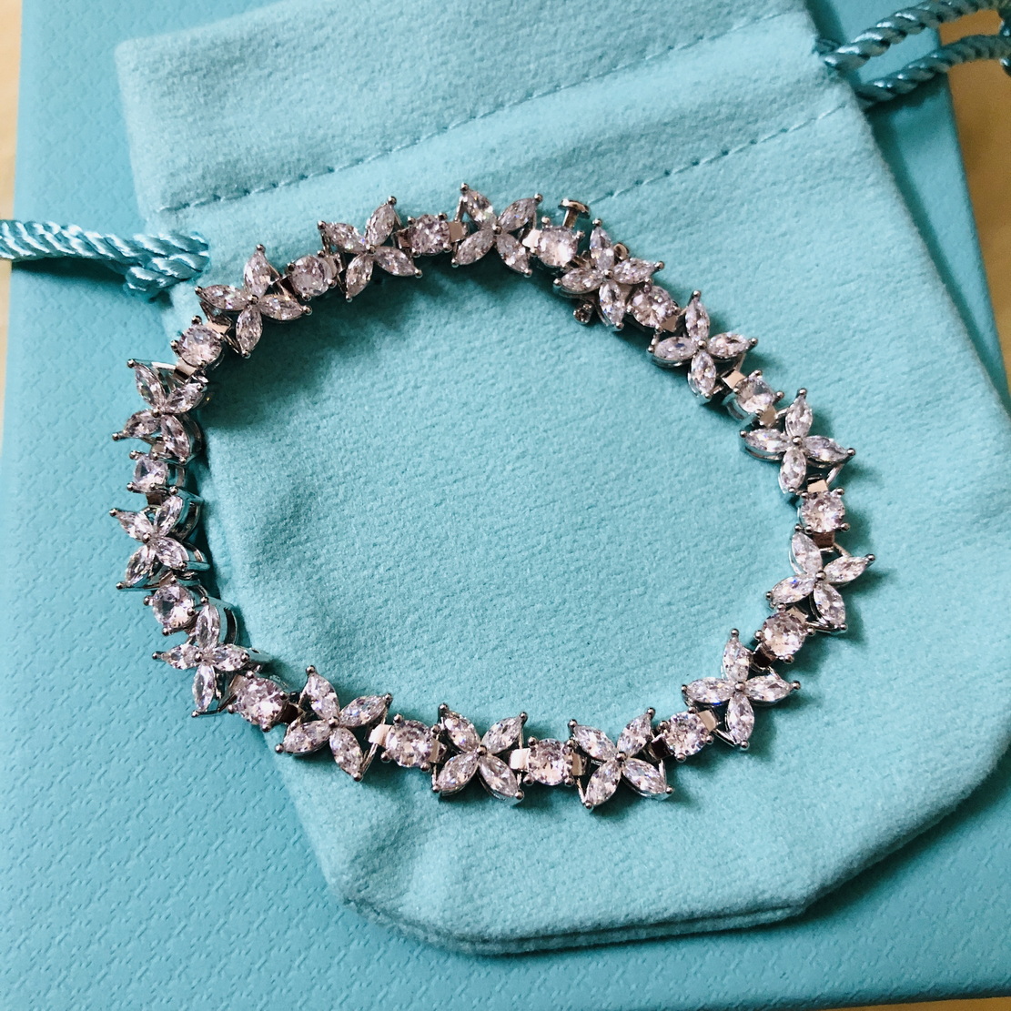 Victoria Cluster Tennis Bracelet for woman bracelet tennis chain Inlaid crystal designer Length 17.5CM for 15-16CM wrists ADITA SL028