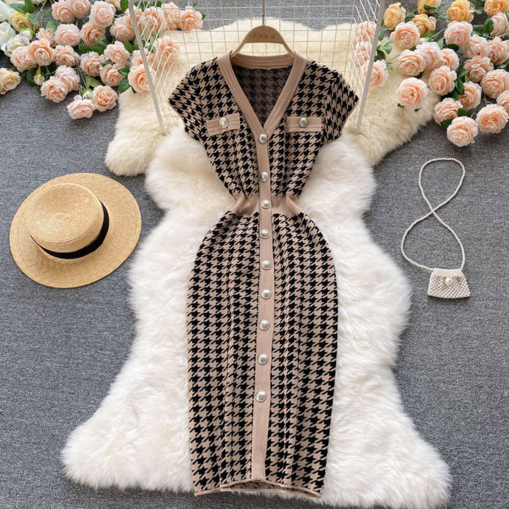 Qianniao Grid Knitted Dress with Waist Cinching, Summer New Style Temperament, V-neck Breasted Slim Fit, Mid Length, Hip Hugging Skirt Bifurcated BOHO
