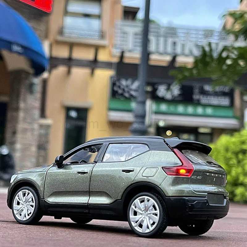 1 32 VOLVOs XC40 Alloy Car Model Diecast Toy Vehicles Metal Car Model Sound and Light Collection Simulation Childrens Toy GiftM240717