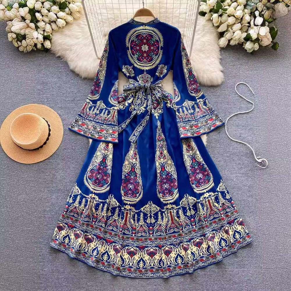French Palace Style Printed Dress for Autumn Winter with A Waistband Design That Feels Niche, Light Luxury and Fairy Like Long Skirt Pregnant Womens D
