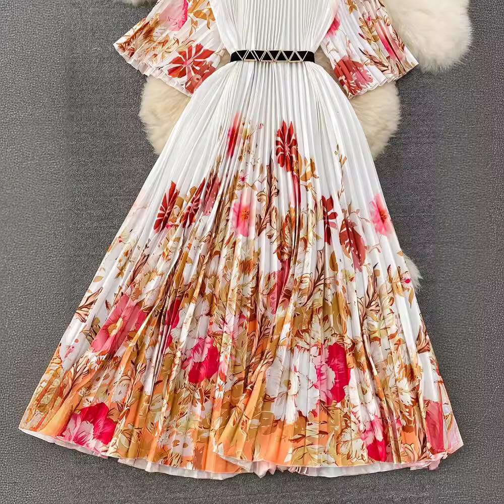High End, Light Luxury, and Temperament. A Quarter Sleeved Round Neck with A Waist Cinched A-line Pleated Print Dress. Elegant Large Hem Long Skirt