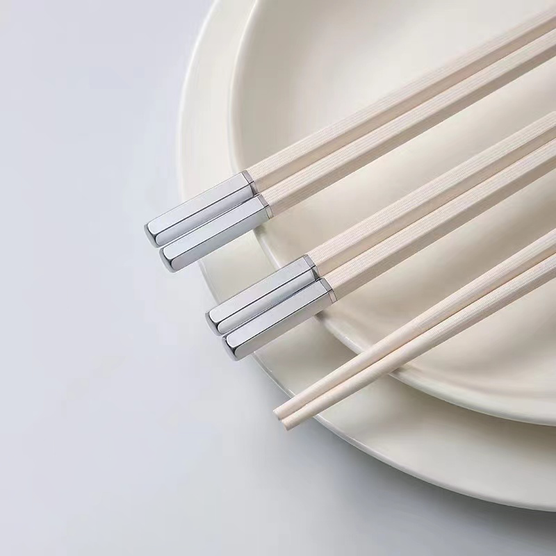 Premium Quality Heatproof Metal Chopstick Set - Non-Slip Handle, Ideal Kitchen Utensil