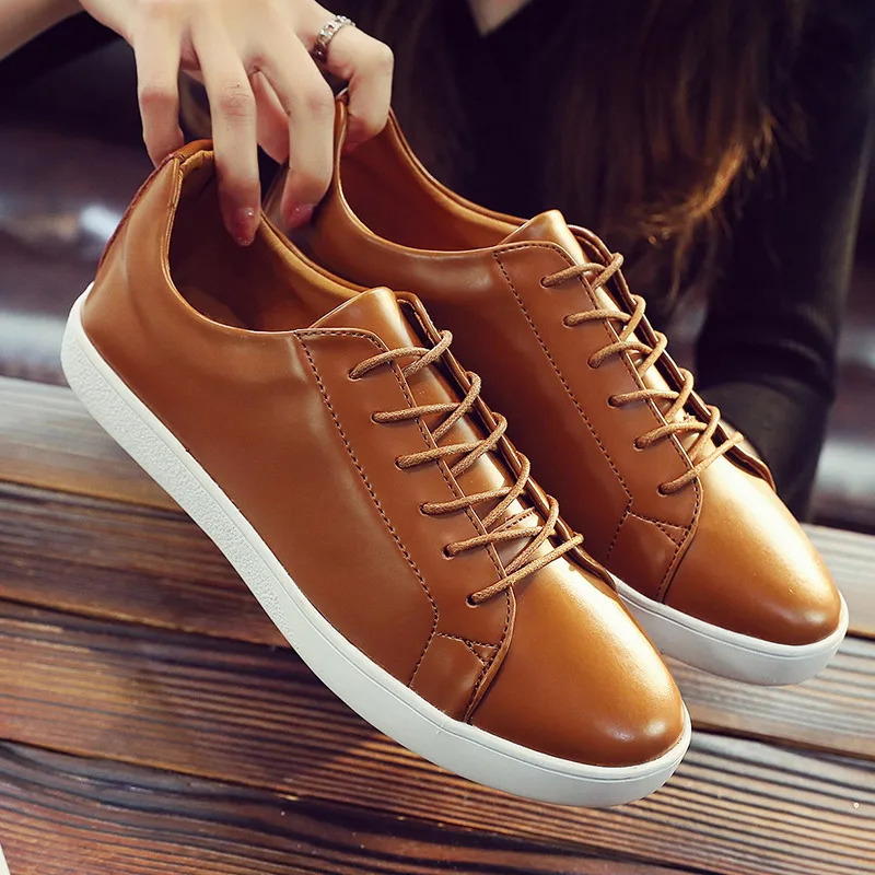 Mens casual sports shoes anti slip leather mens platform shoes embossed autumn fashion shoes mens flat shoes 240715