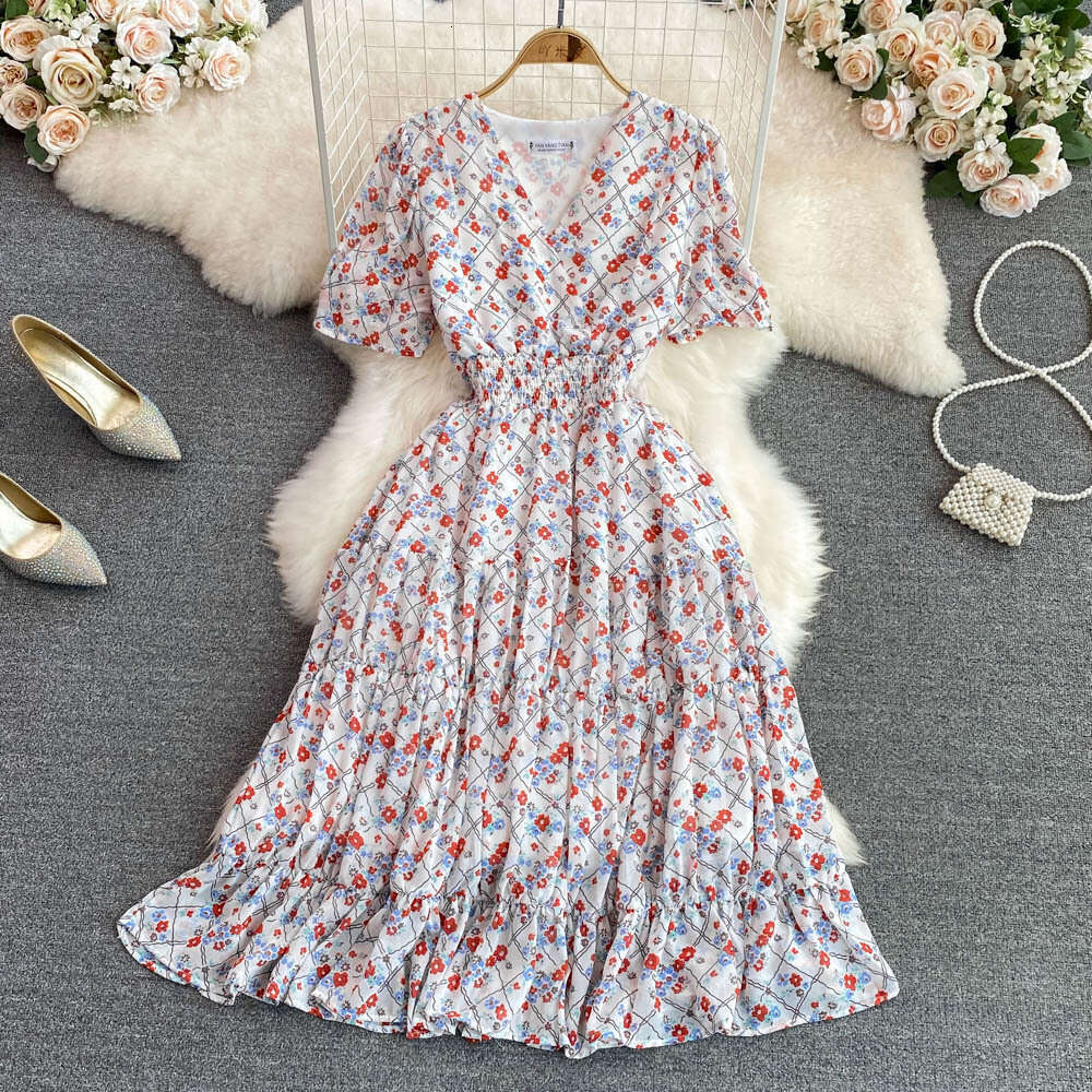 2023 Summer New V-neck Romantic Fragmented Flower A-line and Elegant Style, Slim Waist, Large Swing Long Dress Temperament Novelty Loose Short High Wa
