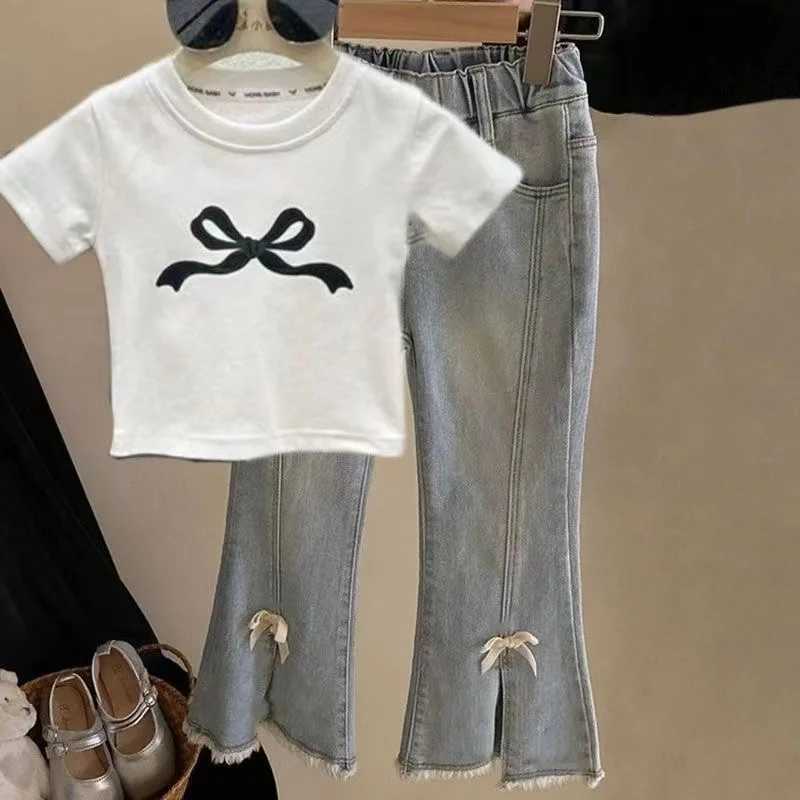 Clothing Sets Girls Summer Set 2024 New Middle and Big Childrens Fashionable Flare Jeans Small Girls Short Sleeve Two Piece Set Trendy