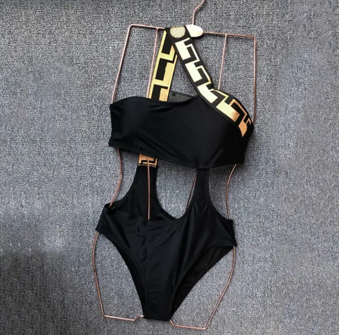 Bikinis Femmes Bikini Sets Swimwear Sexy Designer SweetSuit Bikini Bikini One-Piece High Quality Mailwear Backless Cut-Out One-Piece MAISONS CYG2
