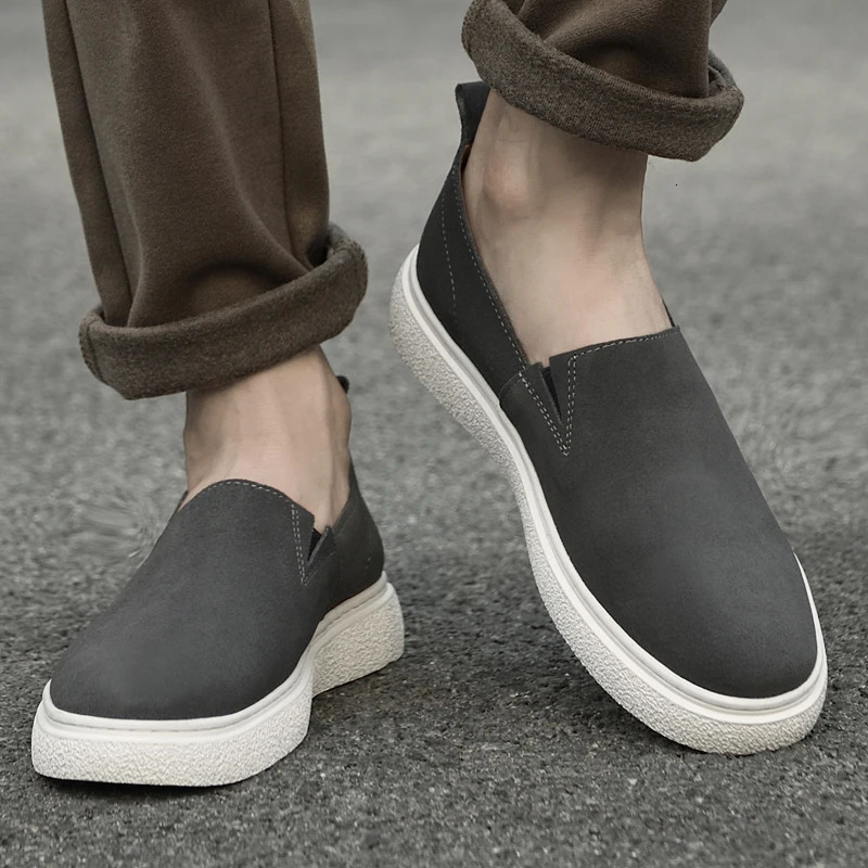 Leather shoes fashionable mens sports shoes soft and comfortable sole shoes mens casual shoes 240715