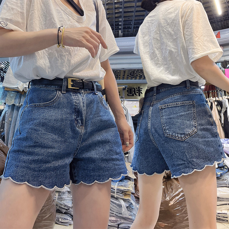 Large wave edge denim shorts for women summer 2024, with a design that looks fat and slim in millimeters. A-line wide leg hot pants